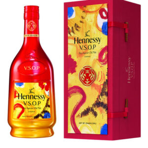 Hennessy V.S.O.P 2022 Lunar New Year Limited Edition Gift Box by Zhang Enli